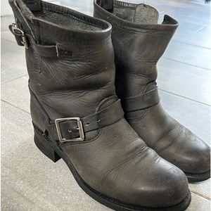 Women’s Frye boot